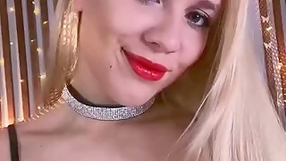 Blonde chick with natural tits fingering her juicy pussy - HD